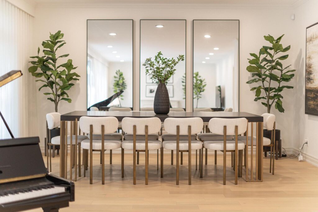 Dining room at 254 Forest Hill Road